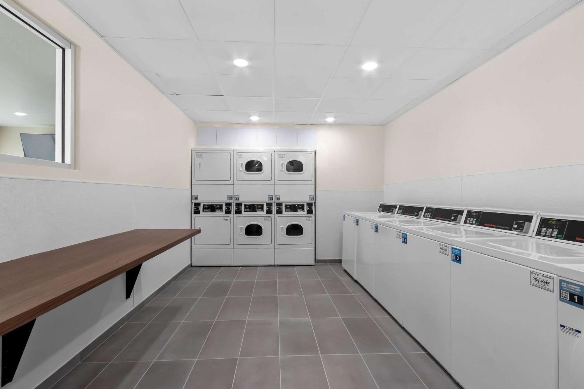 Everhome Suites Glendale Sports Entertainment District Экстерьер фото