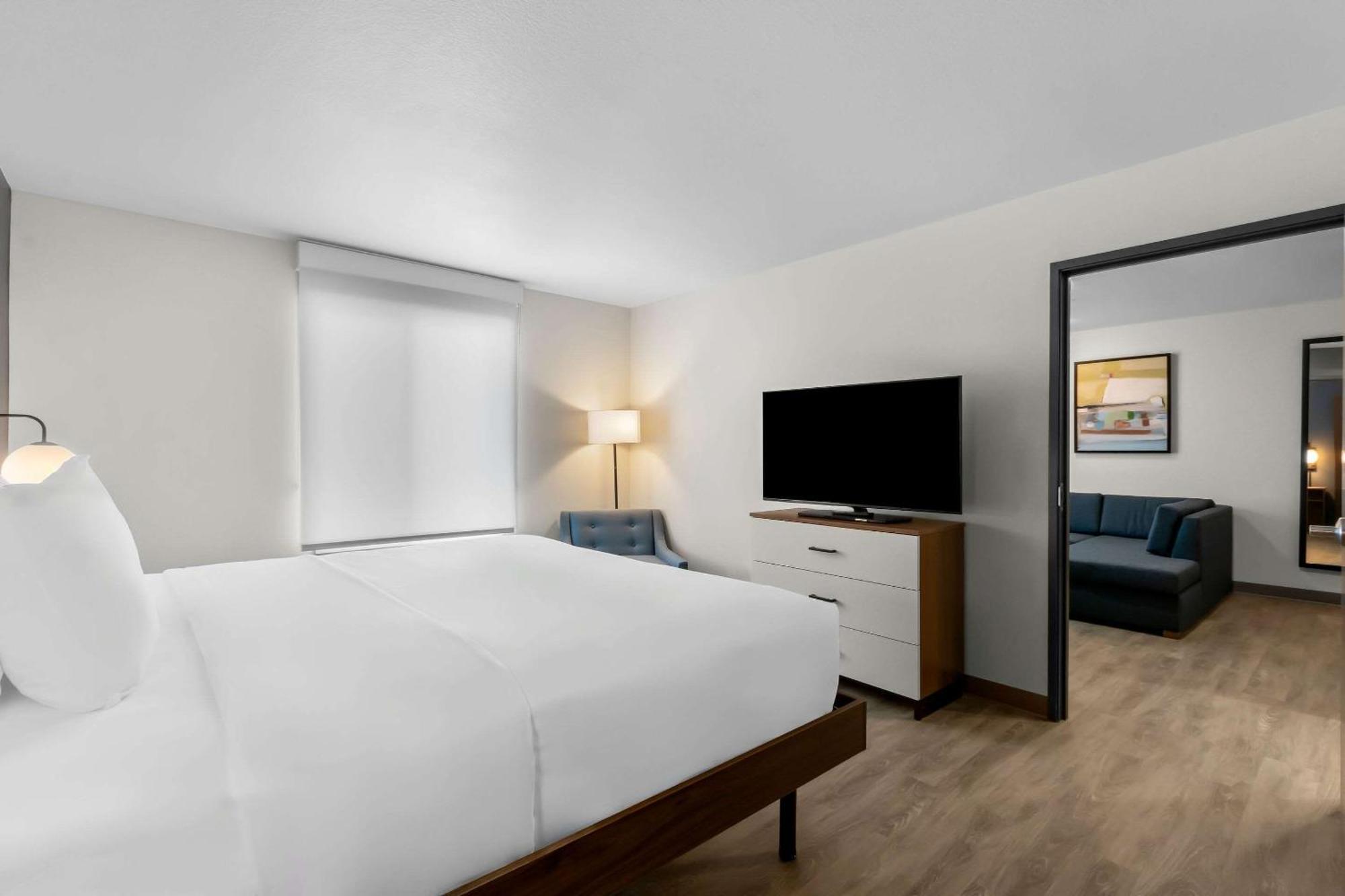 Everhome Suites Glendale Sports Entertainment District Экстерьер фото